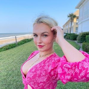 Meet your Posher, Madeleine